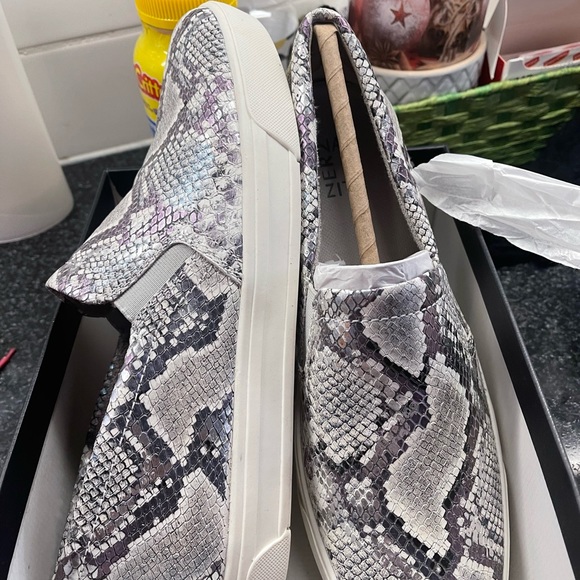 womens shoes - Picture 2 of 2